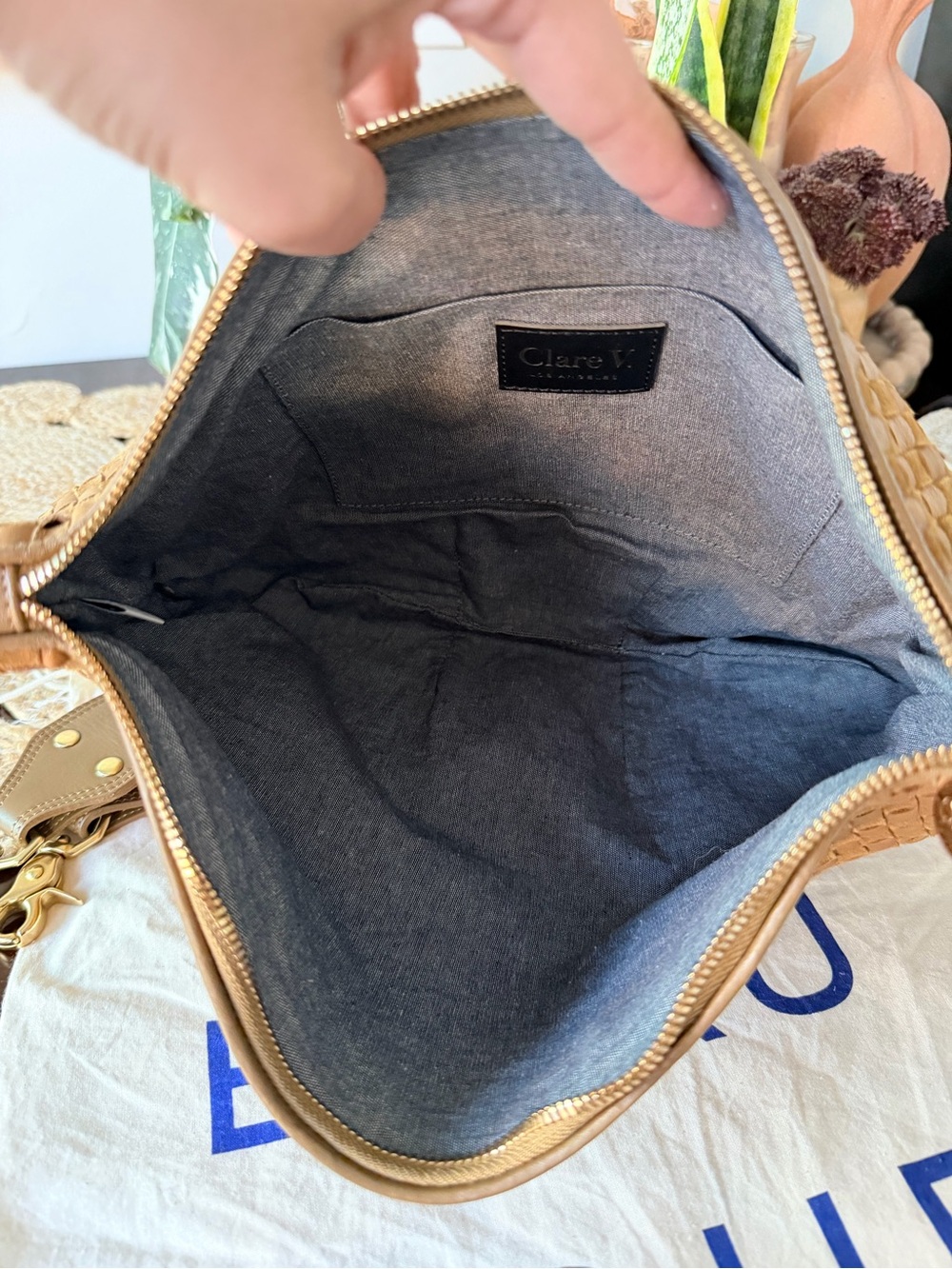Clare V. Moyen Messenger in Sequoia - Picture 5 of 13